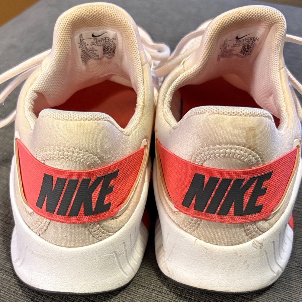 Nike women’s Athletic Shoes in light Pink and melon EUC 8.5